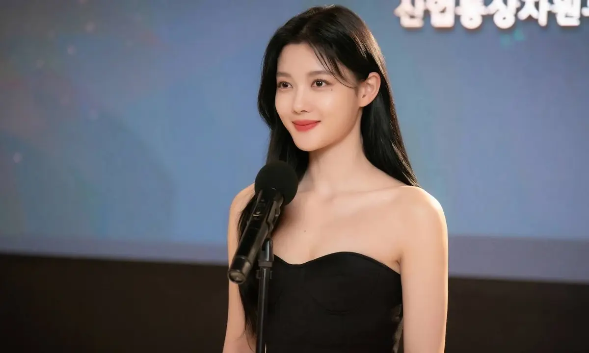 Kim Yoo-jung Negocia para Estrelar Novo Drama