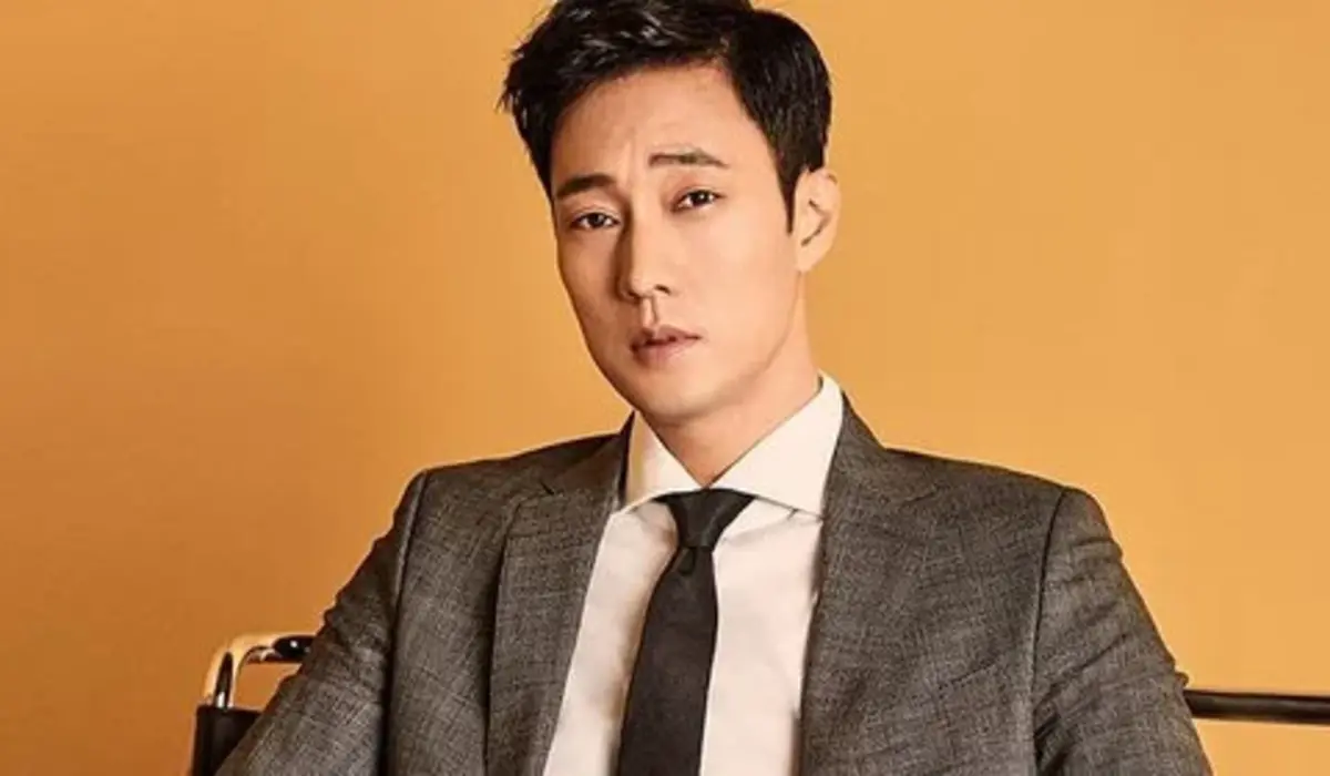 So Ji Sub Retorna às Telas em Novo Drama de Ação: "Manager Kim"